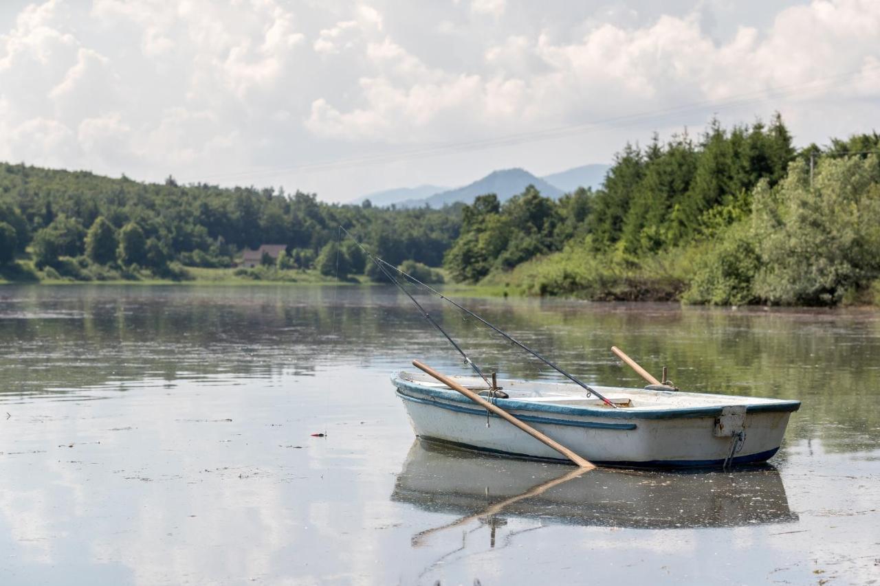 Вилла Kuca Za Odmor Jezero Огулин Экстерьер фото