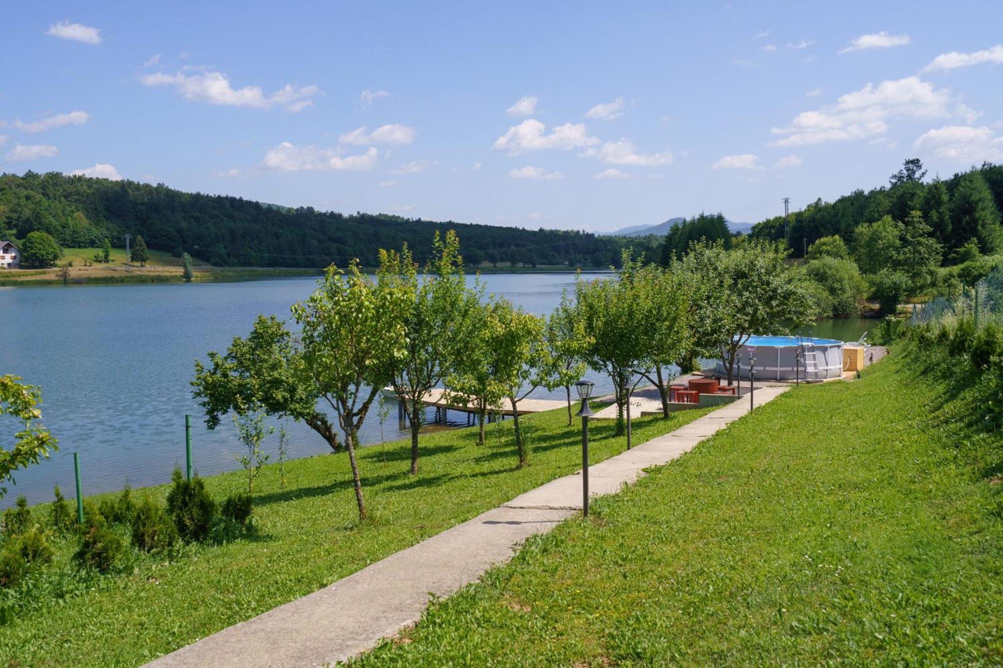 Вилла Kuca Za Odmor Jezero Огулин Экстерьер фото
